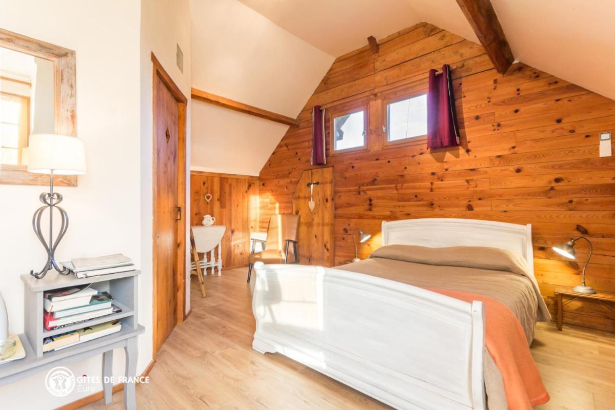Bed and Breakfast Ferme De La Cacheterie, Fleury-la-Foret Экстерьер фото
